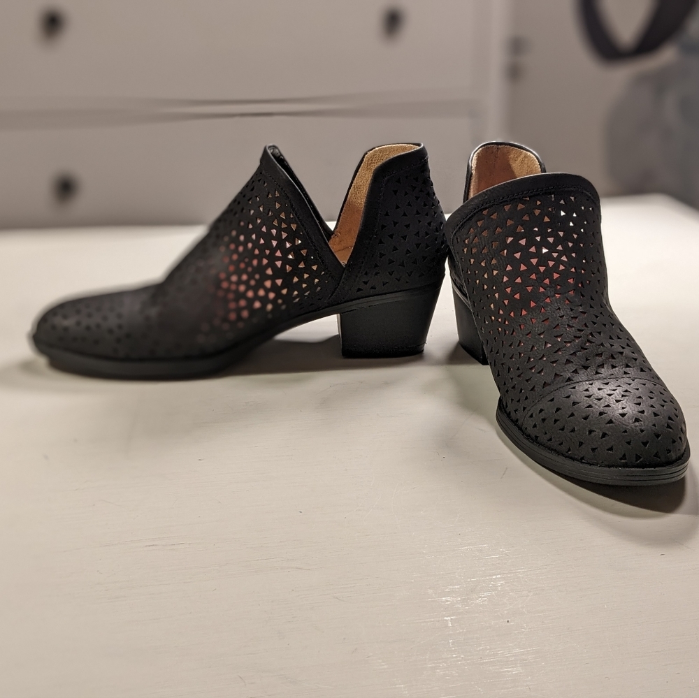 π€ Naturalizer Wanita Perforated Ankle Booties, 8W, NWOB - Picture 4 of 12